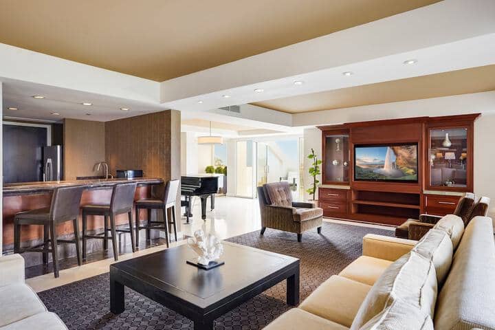 Room 4 of 91